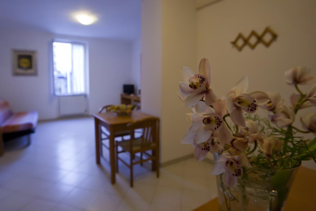 Monolocale con Divano-Letto